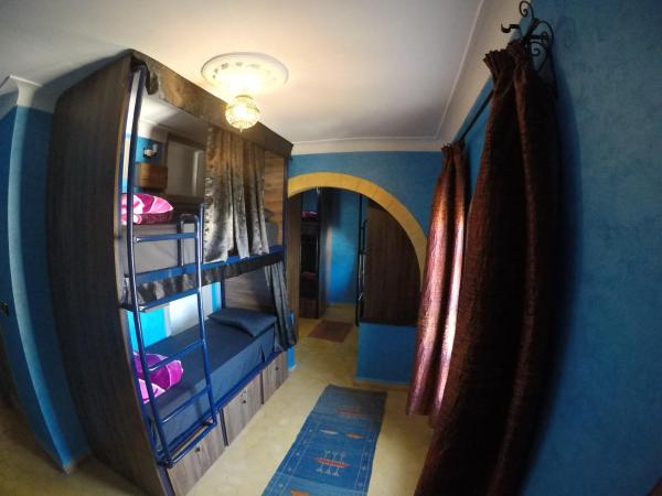 Essaouira Beach Hostel : photo 1 de la chambre lit simple dans dortoir mixte