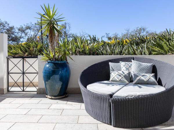 Bay Royal Apartments : photo 7 de la chambre deluxe one-bedroom beachfront apartment - ground floor (apt 4)