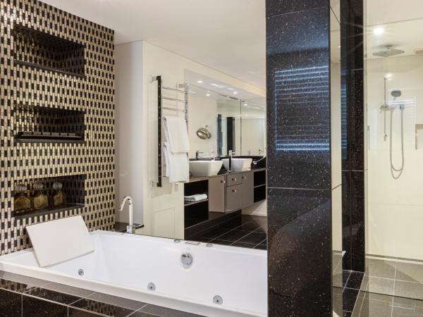 Bay Royal Apartments : photo 3 de la chambre deluxe one-bedroom beachfront apartment - ground floor (apt 4)