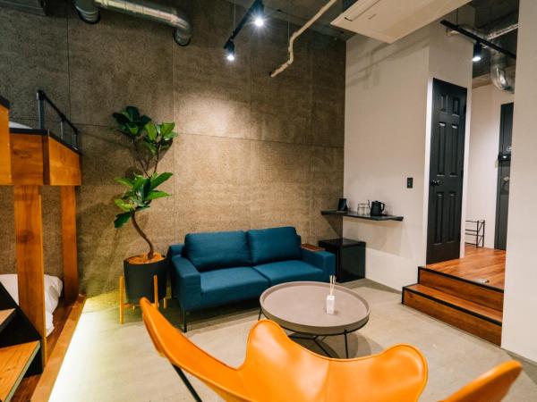 ZONK HOTEL Nakasu-Deaibashi : photo 2 de la chambre deluxe room with shower (2 double beds and 2 single beds) - non-smoking - no cleaning for consecutive night stays