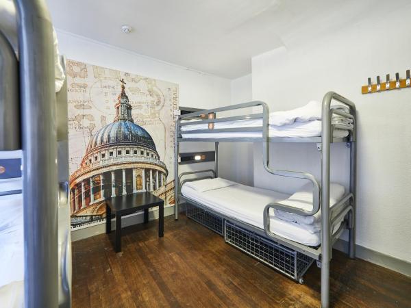 St Christopher's The Inn - London Bridge : photo 3 de la chambre lit dans dortoir mixte de 6 lits avec salle de bains commune extérieure