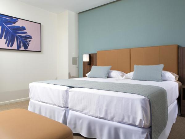 Riu Plaza España : photo 5 de la chambre chambre lits jumeaux familiale de luxe