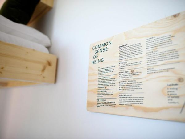 The Green Elephant Hostel & Spa : photo 4 de la chambre chambre familiale avec salle de bains privative