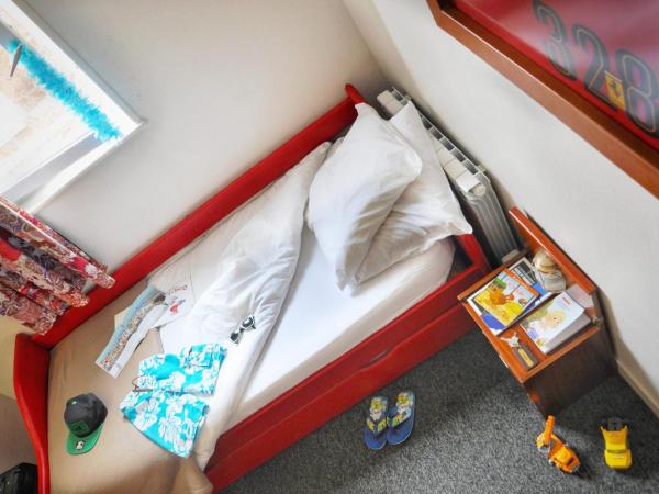 Detective Hotel : photo 7 de la chambre chambre triple duplex magnum 