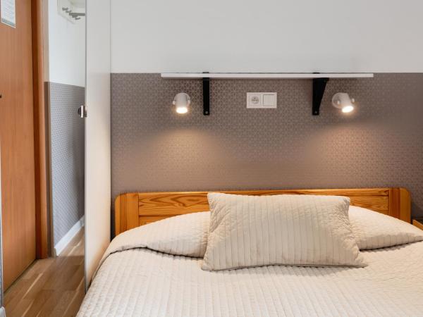 Dizzy Daisy Hostel : photo 6 de la chambre chambre double avec salle de bains commune