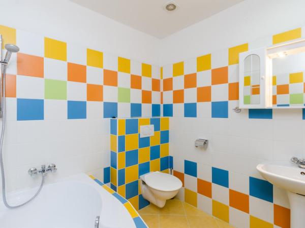 Pension Ibérica : photo 7 de la chambre appartement avec jardin