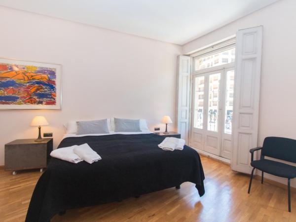 Bet Apartments - Canovas rooms : photo 3 de la chambre chambre double avec balcon