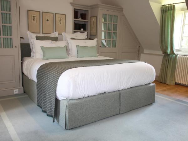 Le Clos de Grâce : photo 4 de la chambre suite junior mansardée - vue sur jardin