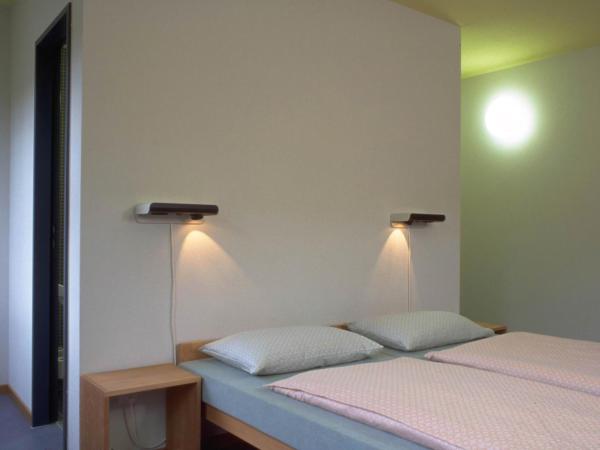 Zurich Youth Hostel : photo 8 de la chambre chambre double avec salle de bains privative
