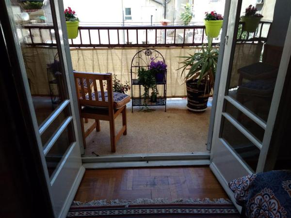 Rooms in Central Athens : photo 3 de la chambre chambre lit king-size avec balcon