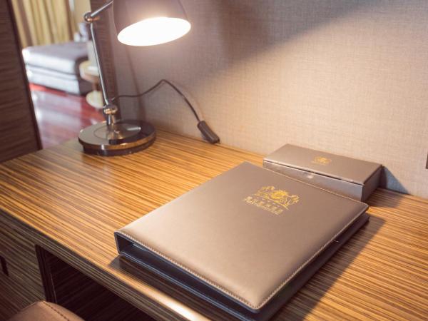 La Perle International Hotel - Free shuttle between hotel and Exhibition Center during Canton Fair & Exhibitor registration Counter : photo 7 de la chambre chambre lit queen-size deluxe