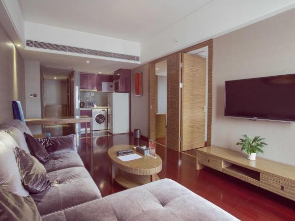 La Perle International Hotel - Free shuttle between hotel and Exhibition Center during Canton Fair & Exhibitor registration Counter : photo 1 de la chambre suite familiale deluxe