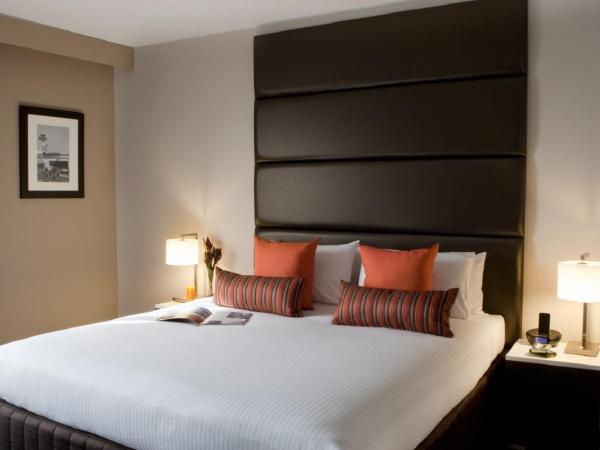 Novotel Sydney International Airport : photo 1 de la chambre suite deluxe avec lit king-size