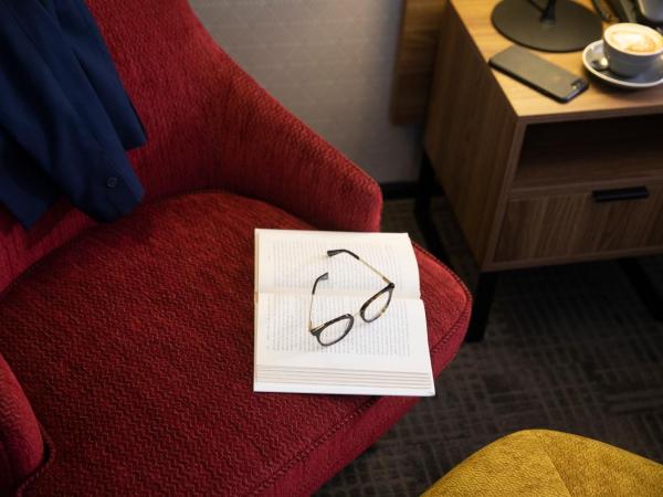 Novotel Sydney International Airport : photo 2 de la chambre chambre de luxe avec 2 lits queen-size.