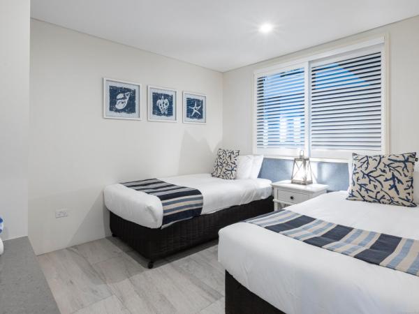 Bay Royal Apartments : photo 6 de la chambre deluxe two-bedroom beachfront apartment - ground floor (apt 3)