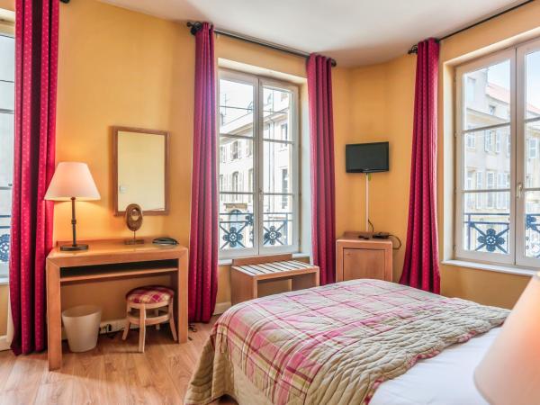 Hôtel Du Théâtre Centre Historique - Parking Souterrain Gratuit : photo 3 de la chambre chambre double ou lits jumeaux supérieure
