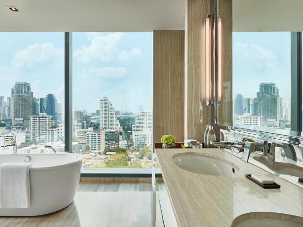 Hyatt Regency Bangkok Sukhumvit : photo 4 de la chambre suite deluxe avec lit king-size