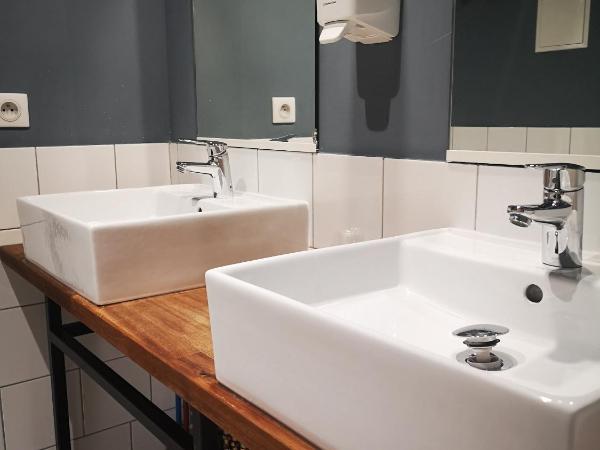 Georges Hostel & Café : photo 2 de la chambre grande chambre familiale