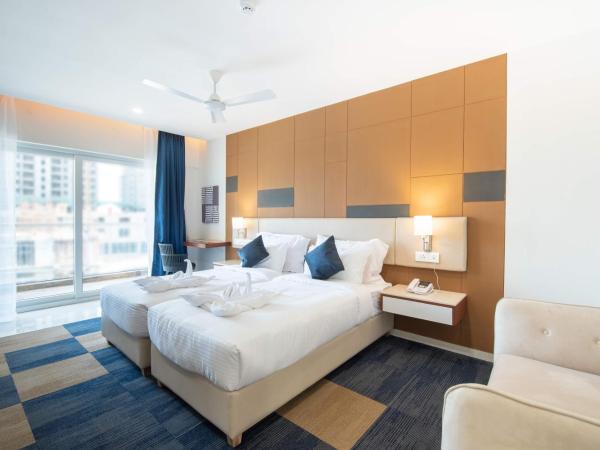 StayBird - B Suite, Business Hotel, Kharadi : photo 1 de la chambre premium twin sharing suite with balcony