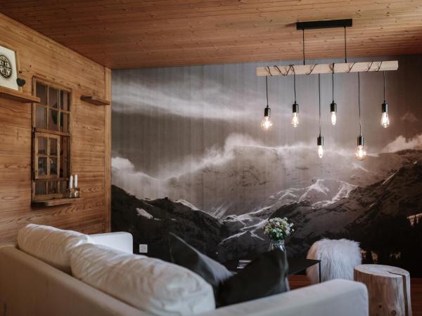 Wildstrubel Lodge : photo 3 de la chambre chambre triple – vue sur montagne