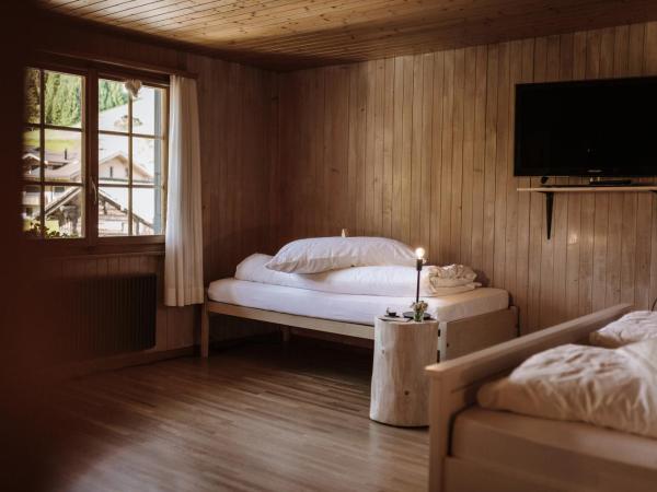 Wildstrubel Lodge : photo 2 de la chambre chambre triple – vue sur montagne