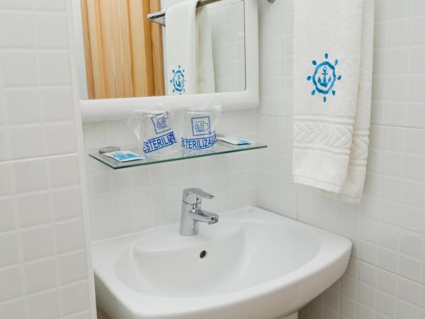 Hotel Maritimo : photo 4 de la chambre chambre double ou lits jumeaux