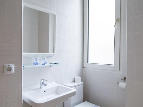 Hotel Maritimo : photo 3 de la chambre chambre triple