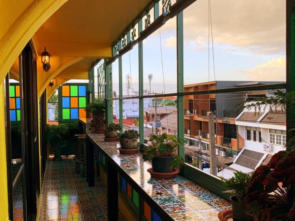 Ma Guesthouse Chiang Mai : photo 4 de la chambre chambre triple avec salle de bains privative séparée