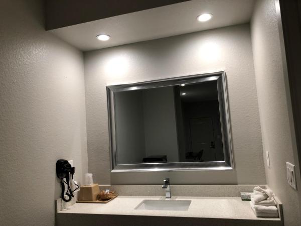 Crystal Inn Downtown : photo 7 de la chambre chambre supérieure lit king-size - fumeurs