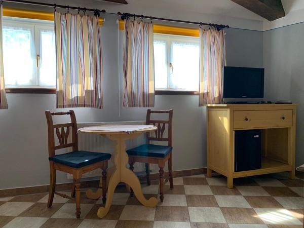 Pension Amadeus & Apartments : photo 7 de la chambre chambre double ou lits jumeaux