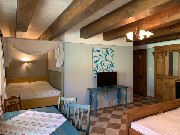 Pension Amadeus & Apartments : photo 1 de la chambre chambre familiale