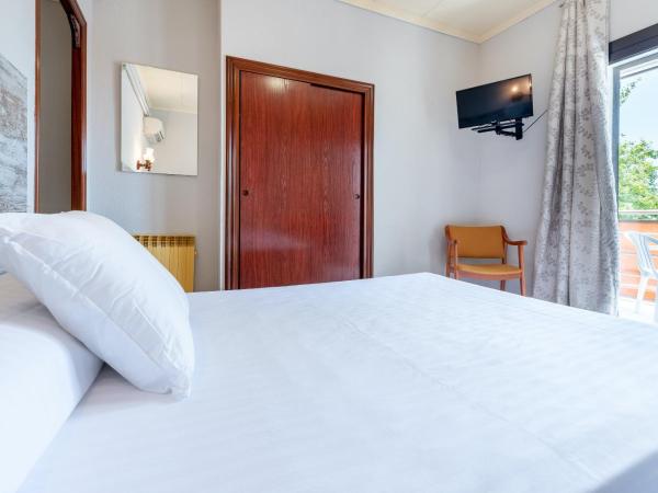 Hotel Canadá : photo 3 de la chambre chambre double avec lit d'appoint