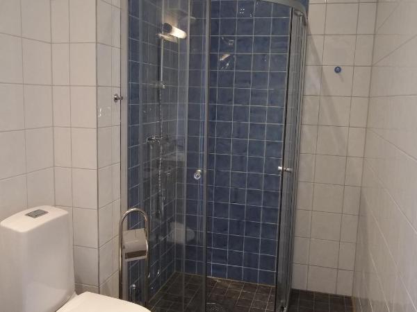 Villa Kungssten : photo 4 de la chambre chambre simple avec salle de bains privative