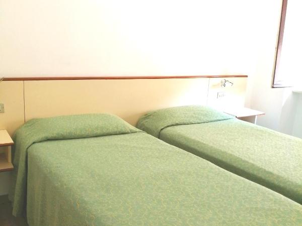 Hotel Boston : photo 3 de la chambre lit dans dortoir pour femmes de 2 lits