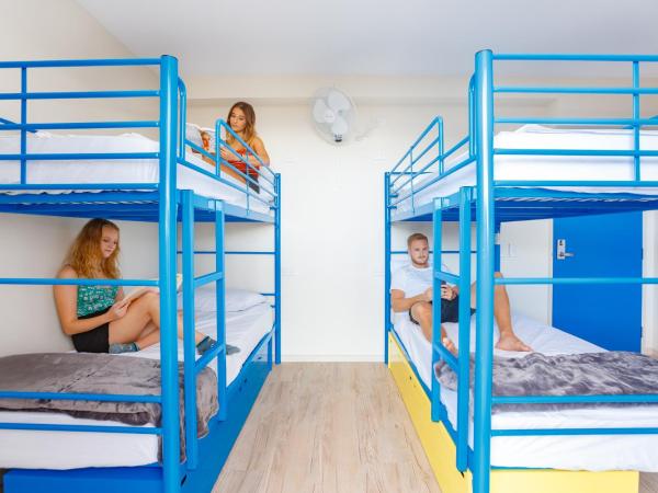 Global Backpackers Cairns : photo 1 de la chambre lit dans dortoir mixte de 4 lits avec salle de bains privative (réservé aux personnes de 18 à 35 ans)