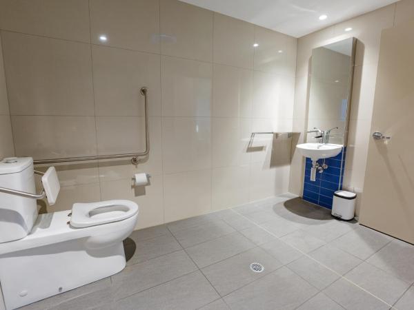 Global Backpackers Cairns : photo 2 de la chambre chambre lit queen-size - accessible aux personnes à mobilité réduite