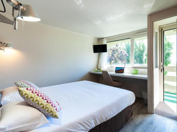 Campanile Beaune : photo 2 de la chambre chambre double avec 1 lit double et 1 lit junior