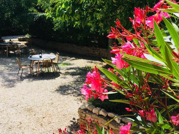Domaine de Carraire : photo 1 de la chambre studio avec vue sur jardin