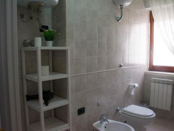 Mary's house : photo 9 de la chambre chambre double avec salle de bains privative