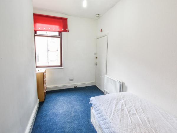 Regency GuestHouse Manchester North : photo 3 de la chambre chambre simple avec salle de bains commune