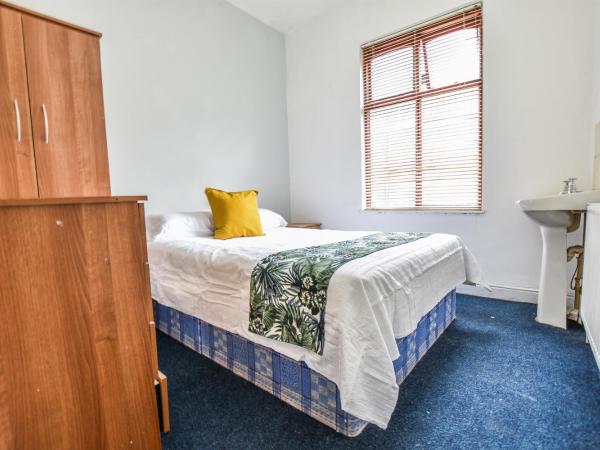 Regency GuestHouse Manchester North : photo 4 de la chambre chambre double avec salle de bains commune