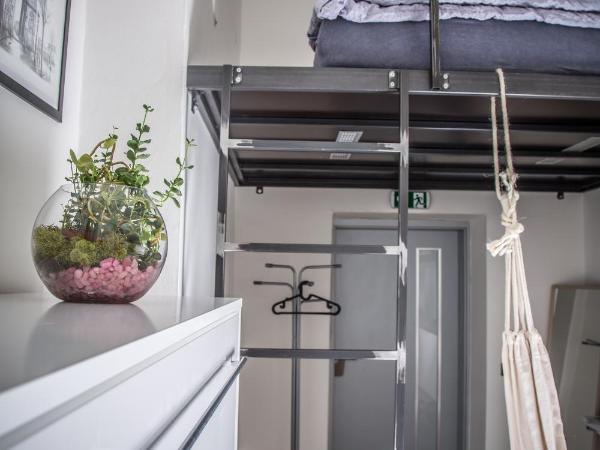 Wake Up Wellness Hostel : photo 1 de la chambre chambre quadruple confort