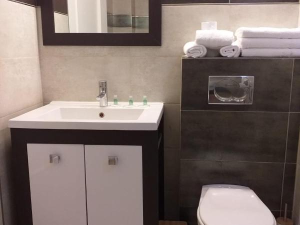 Hôtel Bellevue Cannes : photo 8 de la chambre chambre triple