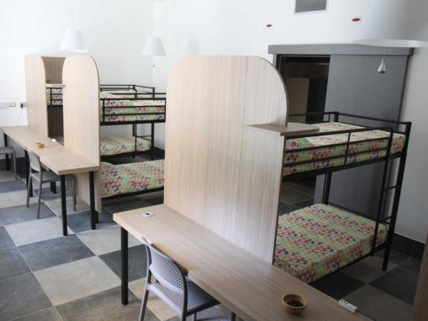 Ostello Alfieri 2 : photo 3 de la chambre lit dans dortoir mixte de 8 lits