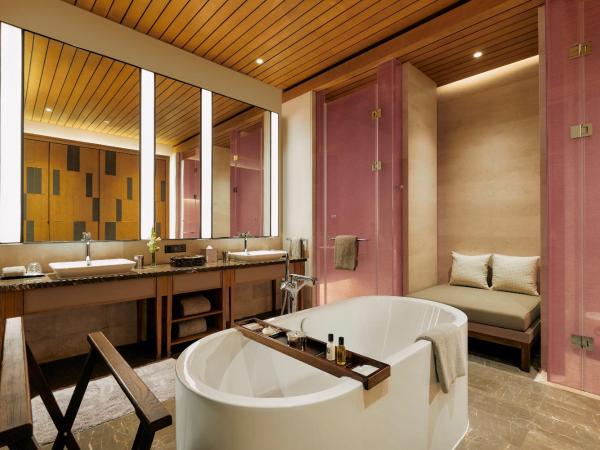 Capella Tufu Bay, Hainan : photo 5 de la chambre hébergement lit king-size - côté océan