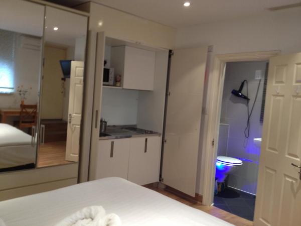 NOX West End Lane I : photo 9 de la chambre studio (3 adultes)