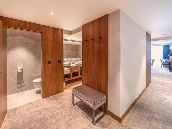 Luxury Hotel Riva : photo 4 de la chambre chambre double familiale - balcon