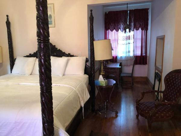 Oakview Bed and Breakfast : photo 2 de la chambre suite lit king-size