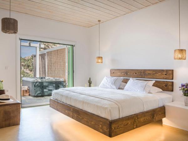 KLIDON Dreamy Living Suites : photo 2 de la chambre suite avec jacuzzi