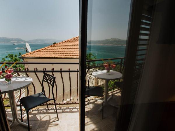 Hotel Vila Tina : photo 4 de la chambre chambre double ou lits jumeaux standard avec balcon